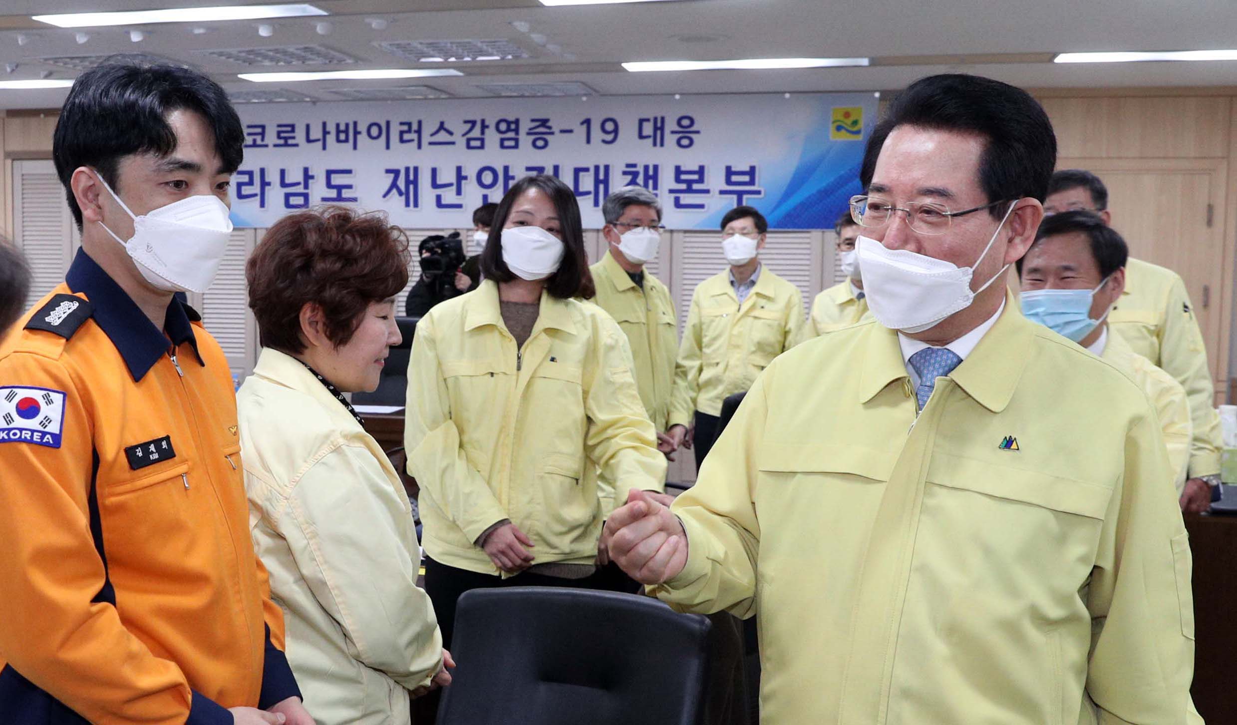 ‘코로나바이러스 감염증-19 대응 전라남도 재난안전대책본부’ 상황근무자 격려2