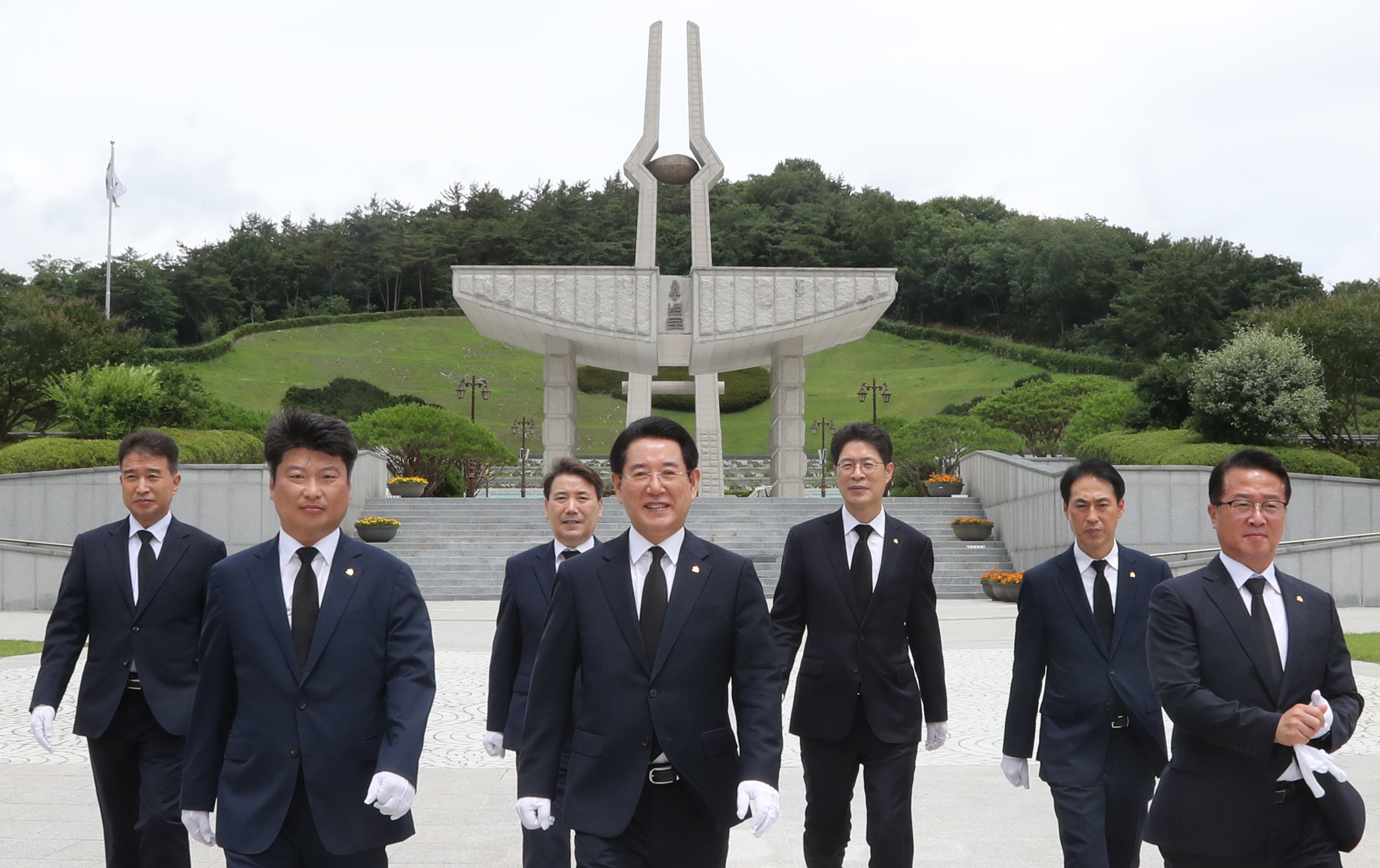 민선8기출범 국립5·18민주묘지 참배1