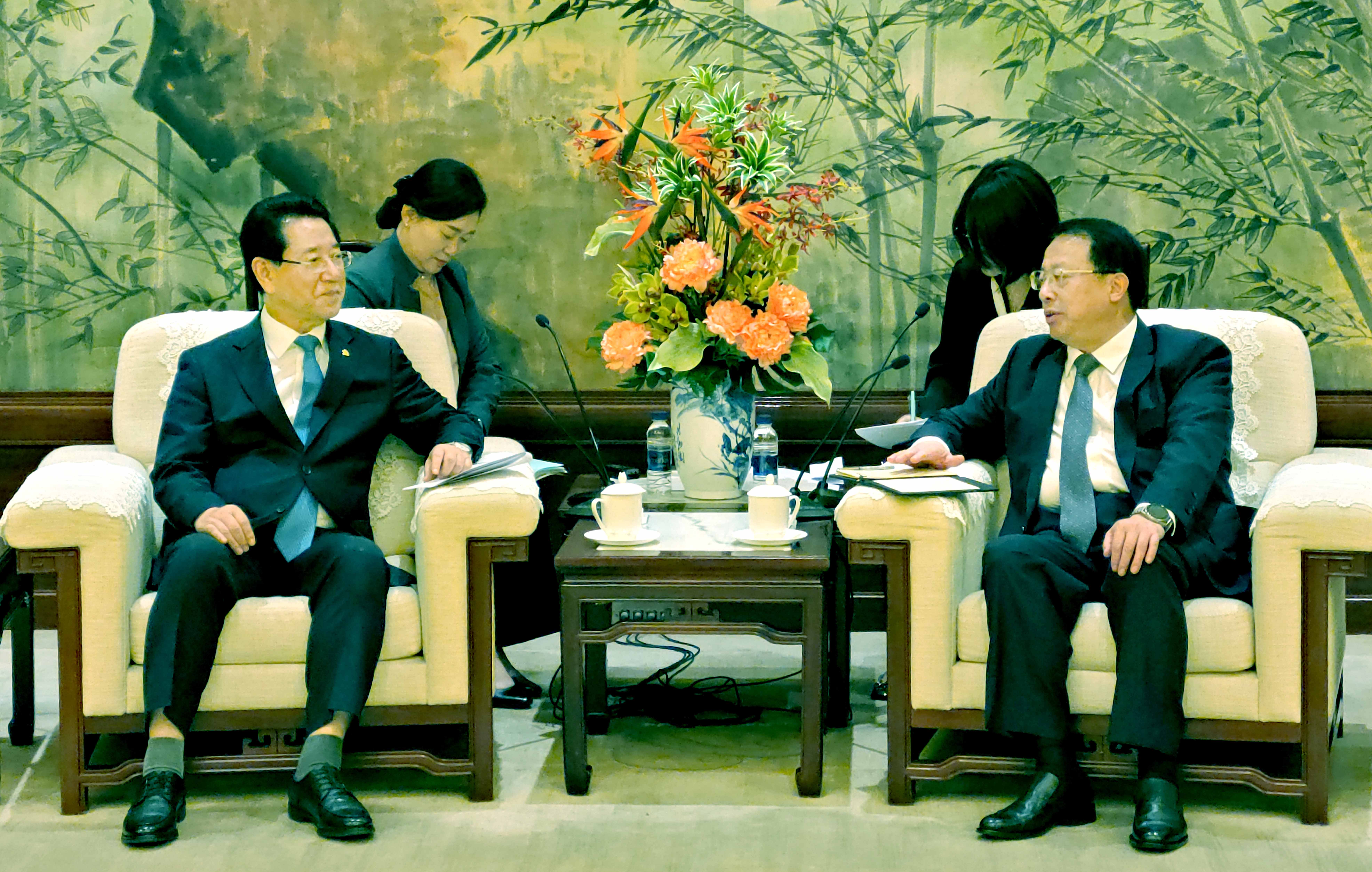 중국 상하이 궁정시장과 회담3