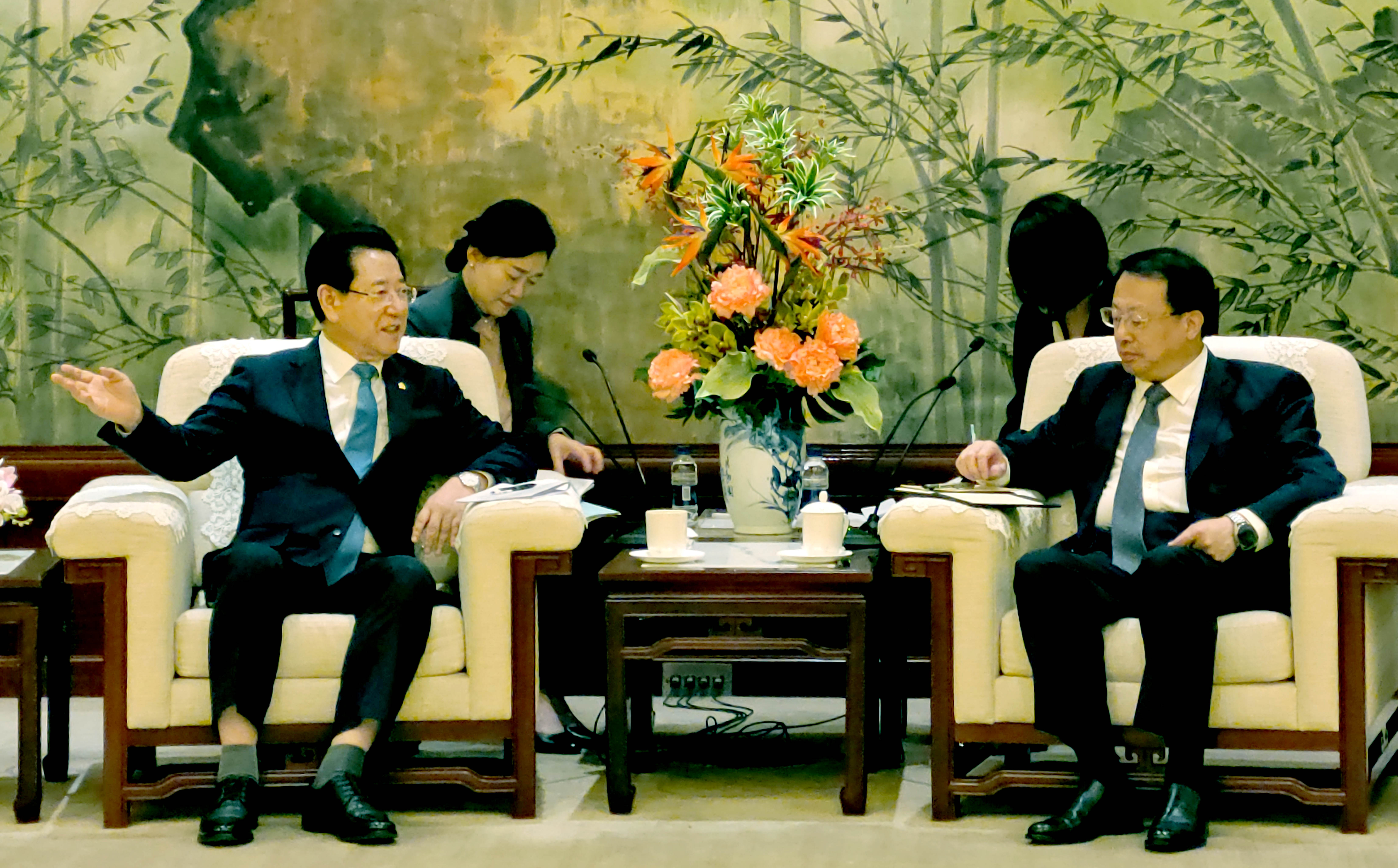 중국 상하이 궁정시장과 회담5