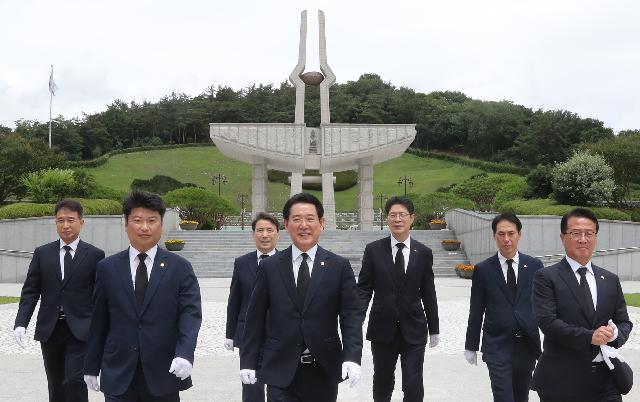 민선8기출범 국립5·18민주묘지 참배